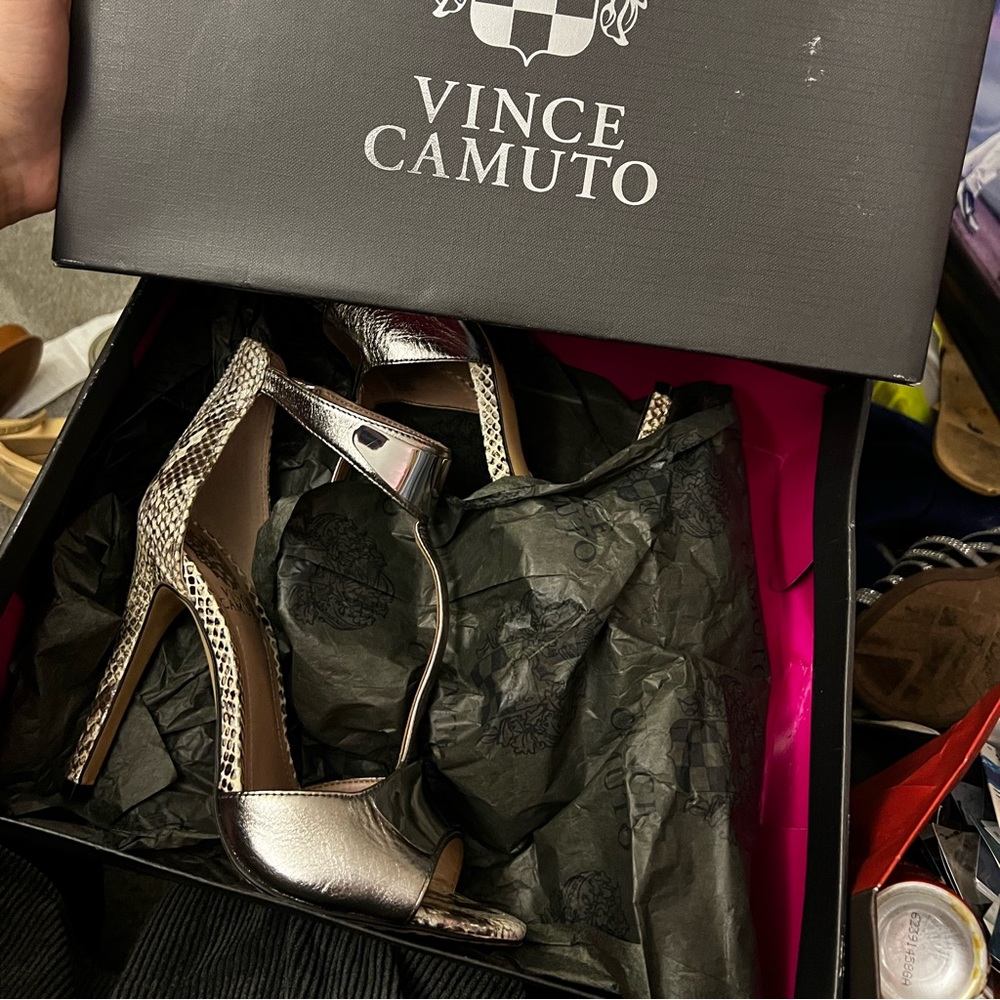 Vince Camuto Kipton Heels size 6M with box